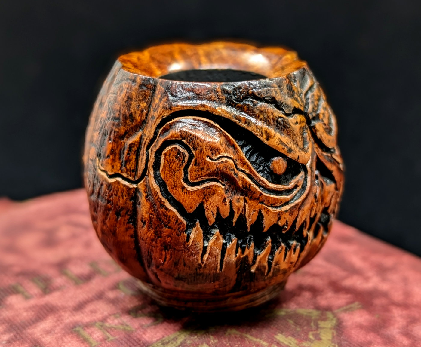 trever-talbert-pipe-bowls-foyer-falcon-halloween-2-citrouille image 2
