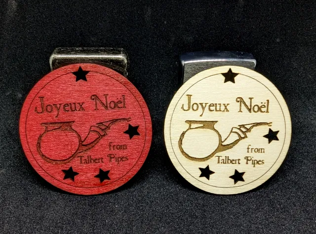 trever-talbert-wood-ornaments-d-co-no-l-bois-pipe-rouge image 1
