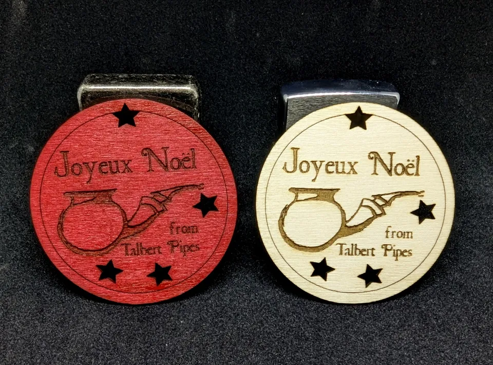 trever-talbert-wood-ornaments-d-co-no-l-bois-pipe-rouge image 1