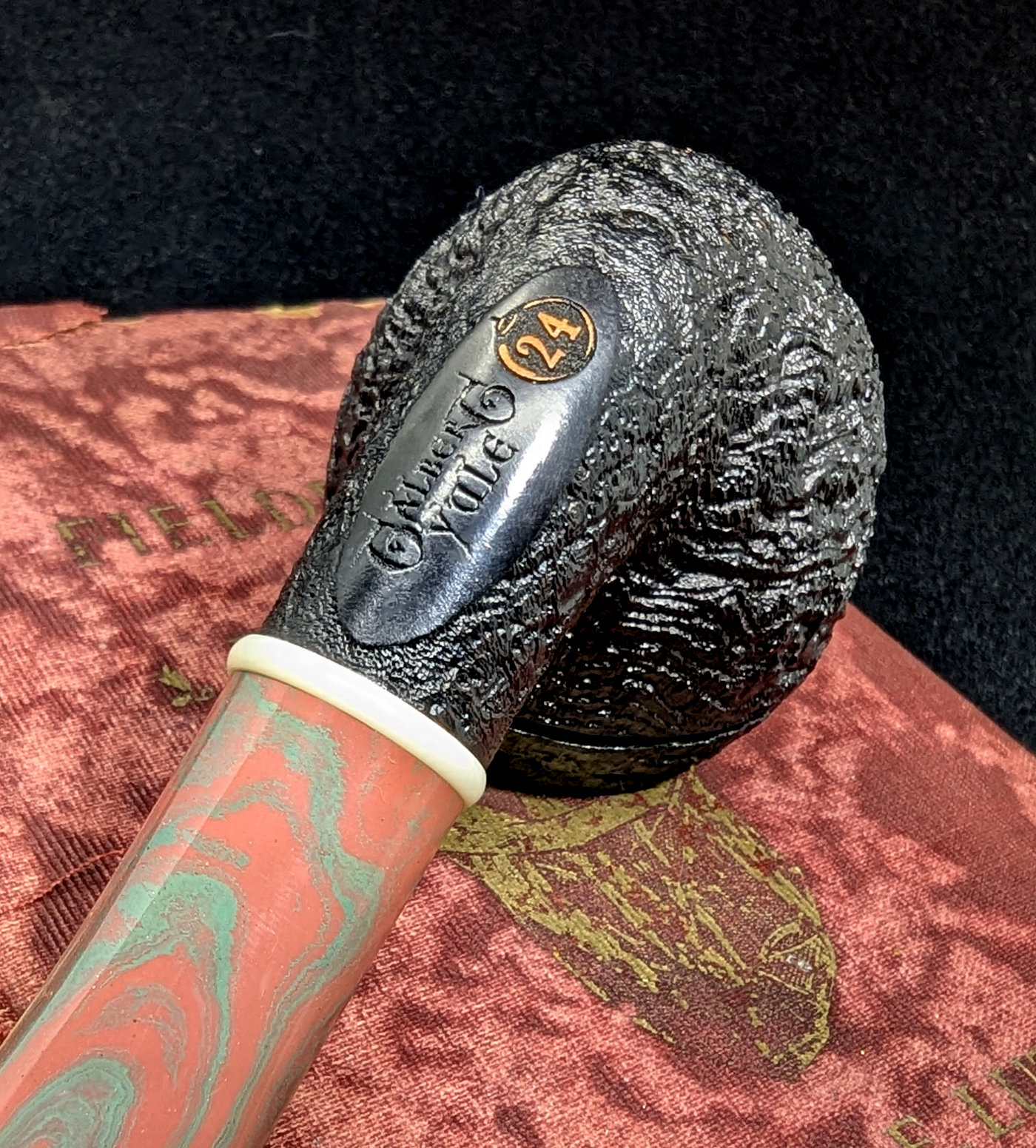 trever-talbert-yule-pipe-bruy-re-24yuletb-chambre-large image 7