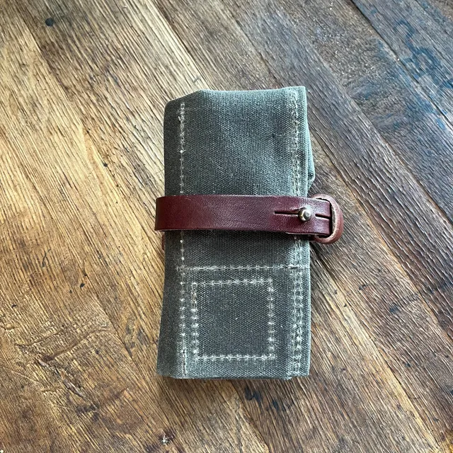 moonshine-pipe-roll-bradley-mountain-trousse-toile-field-tan image 1