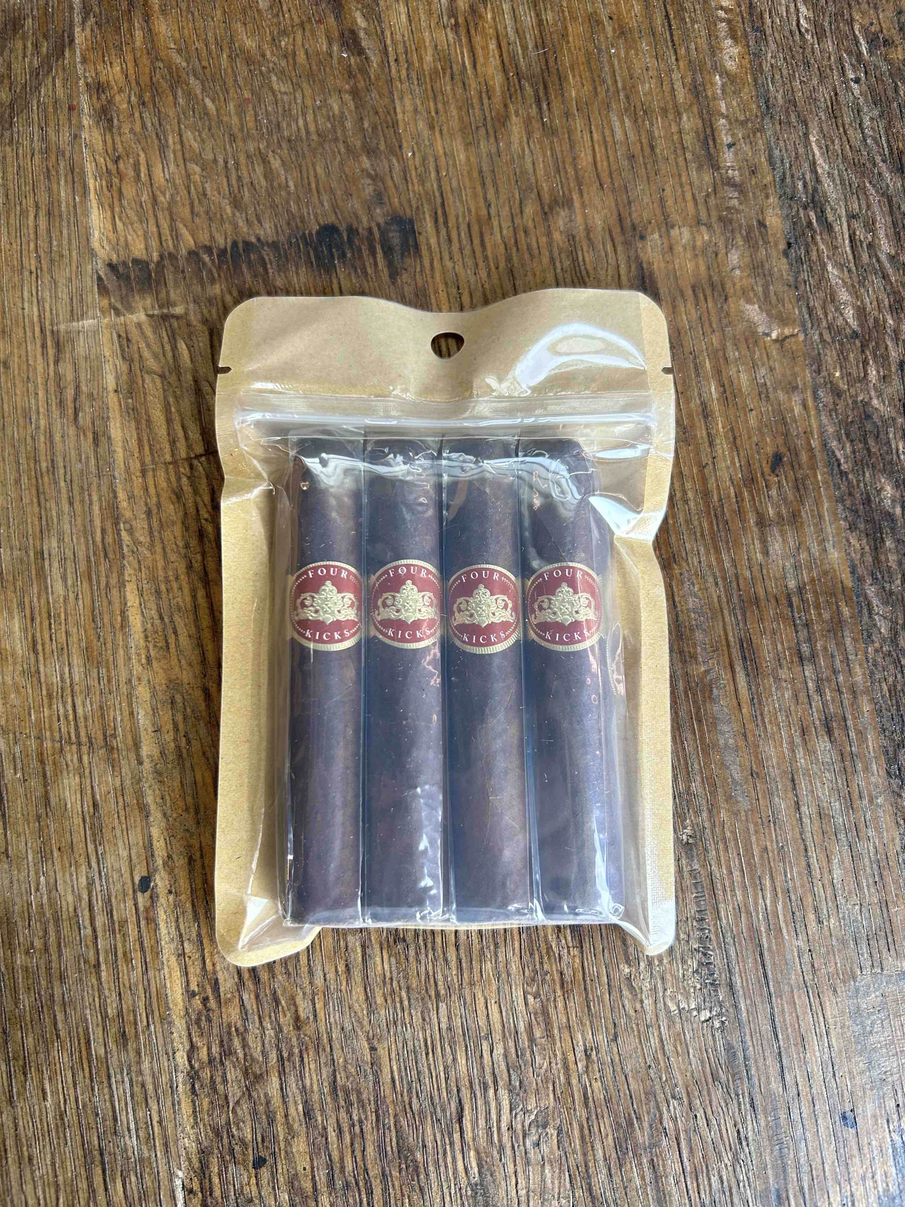 crowned-heads-four-kicks-444-cigares-pack-4-petit-format-4x44 image 2