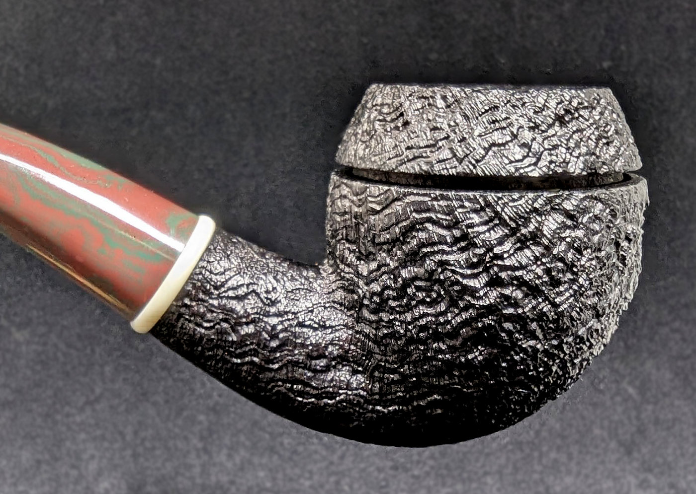 trever-talbert-yule-pipe-bruy-re-24yuletb-chambre-large image 6
