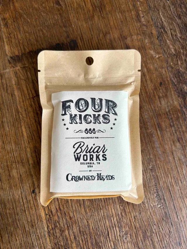 crowned-heads-four-kicks-444-cigares-pack-4-petit-format-4x44 image 1