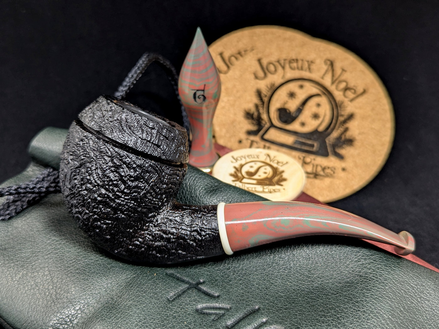 trever-talbert-yule-pipe-bruy-re-24yuletb-chambre-large image 1