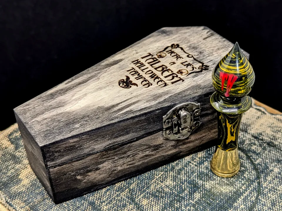 trever-talbert-tampers-bourre-pipe-halloween-laiton-bonite image 1