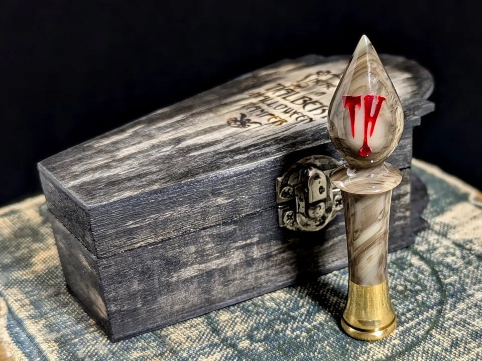 trever-talbert-halloween-tamper-bourre-pipe-laiton-fait-main image 1