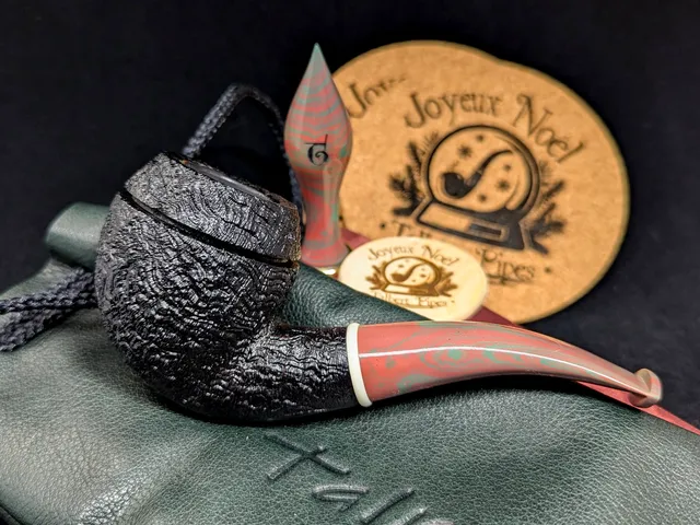 trever-talbert-yule-pipe-bruy-re-24yuletb-chambre-large image 1