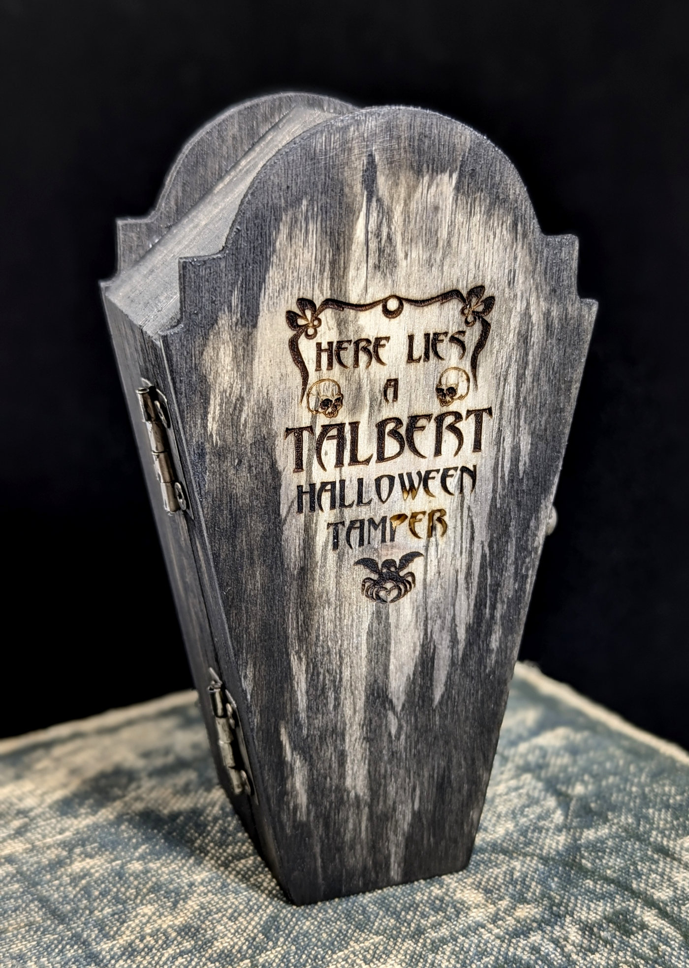 trever-talbert-halloween-tamper-bourre-pipe-laiton-fait-main image 2