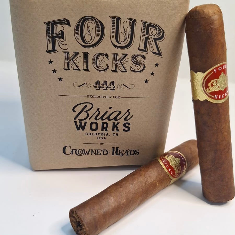 crowned-heads-four-kicks-444-cigares-bundle-20-petit-format-4x44 image 1