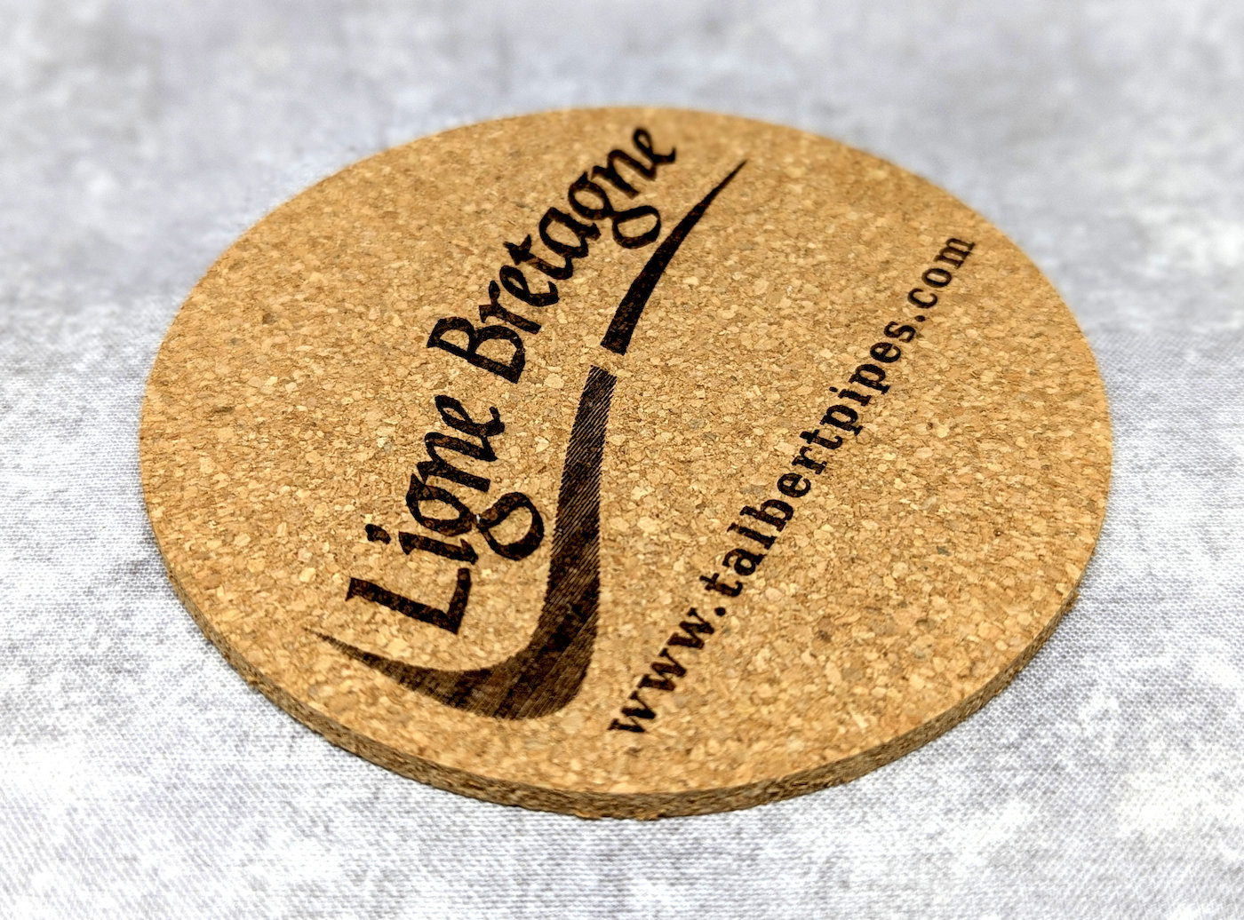 trever-talbert-ligne-bretagne-sous-verre-logo image 2