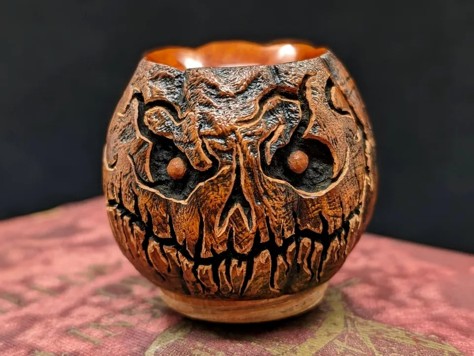 trever-talbert-halloween-falcon-foyer-citrouille-orange image 1