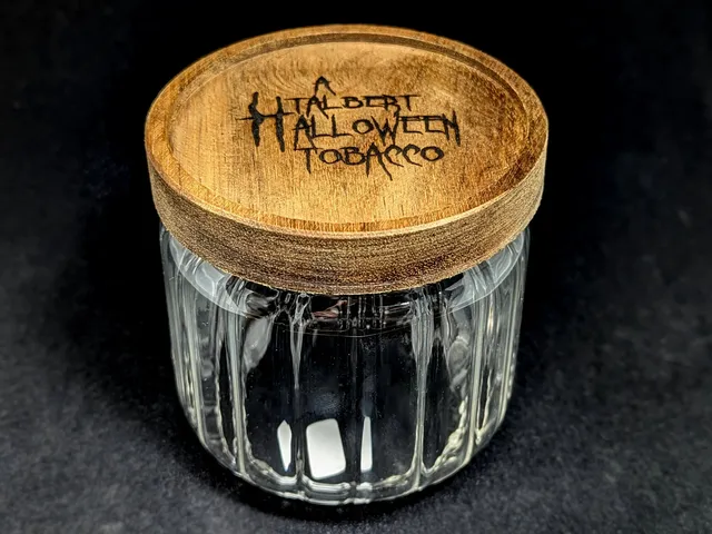 trever-talbert-humidors-bo-te-tabac-halloween-compacte image 1