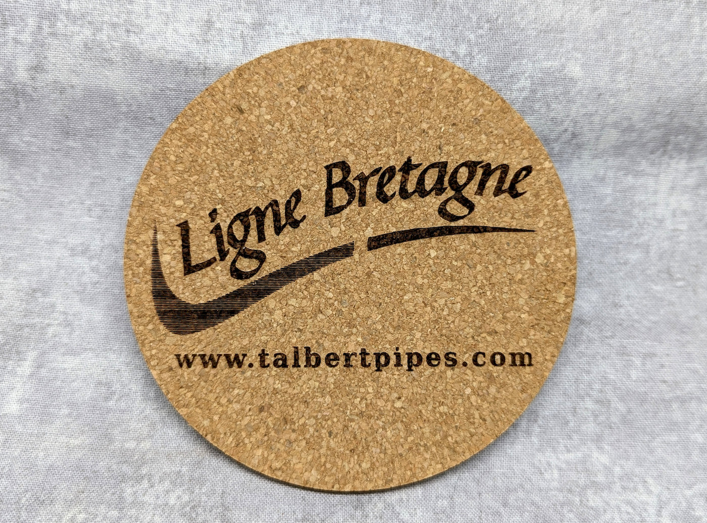 trever-talbert-ligne-bretagne-sous-verre-logo image 1
